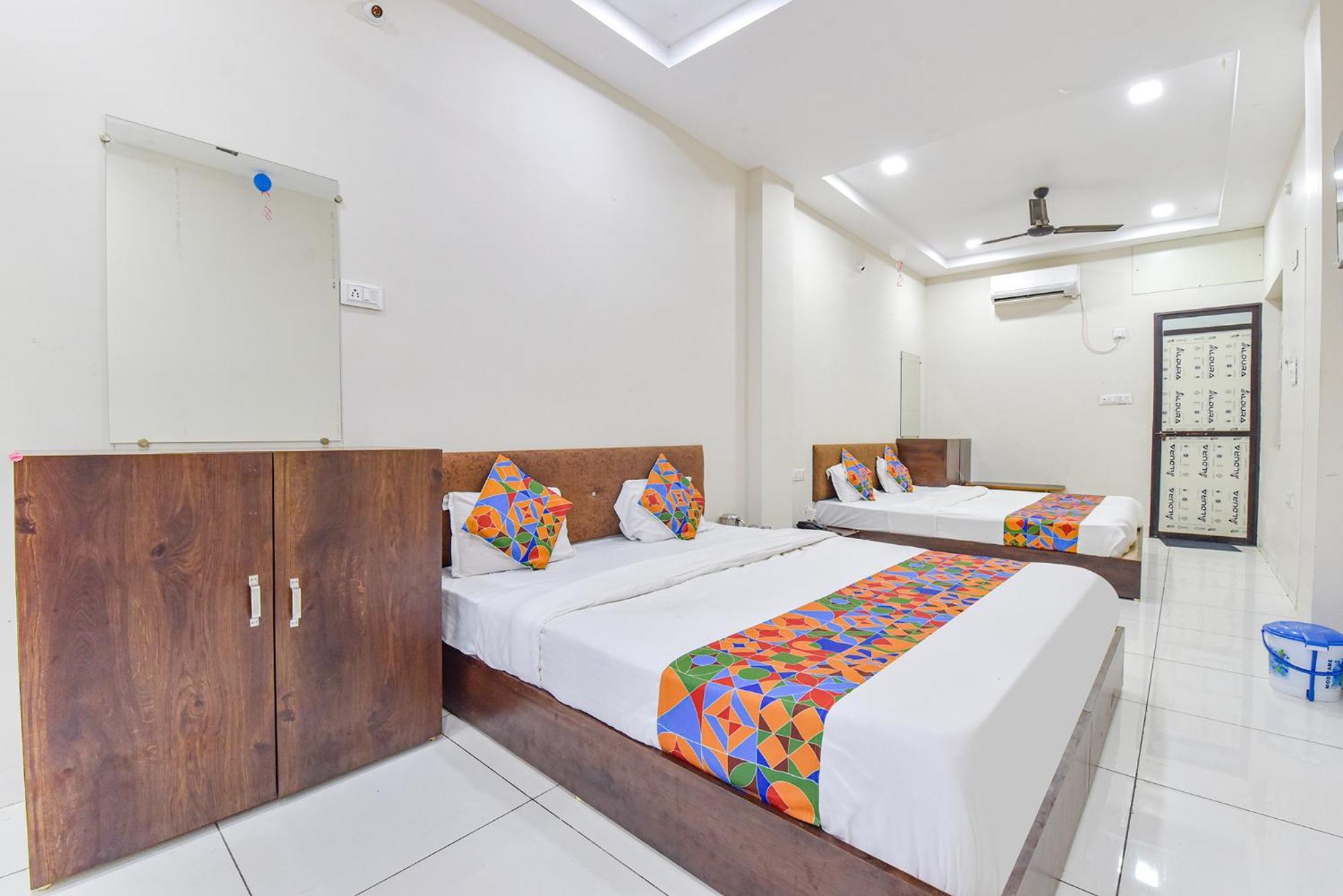 Fabexpress Devani Palace Удджайн Экстерьер фото