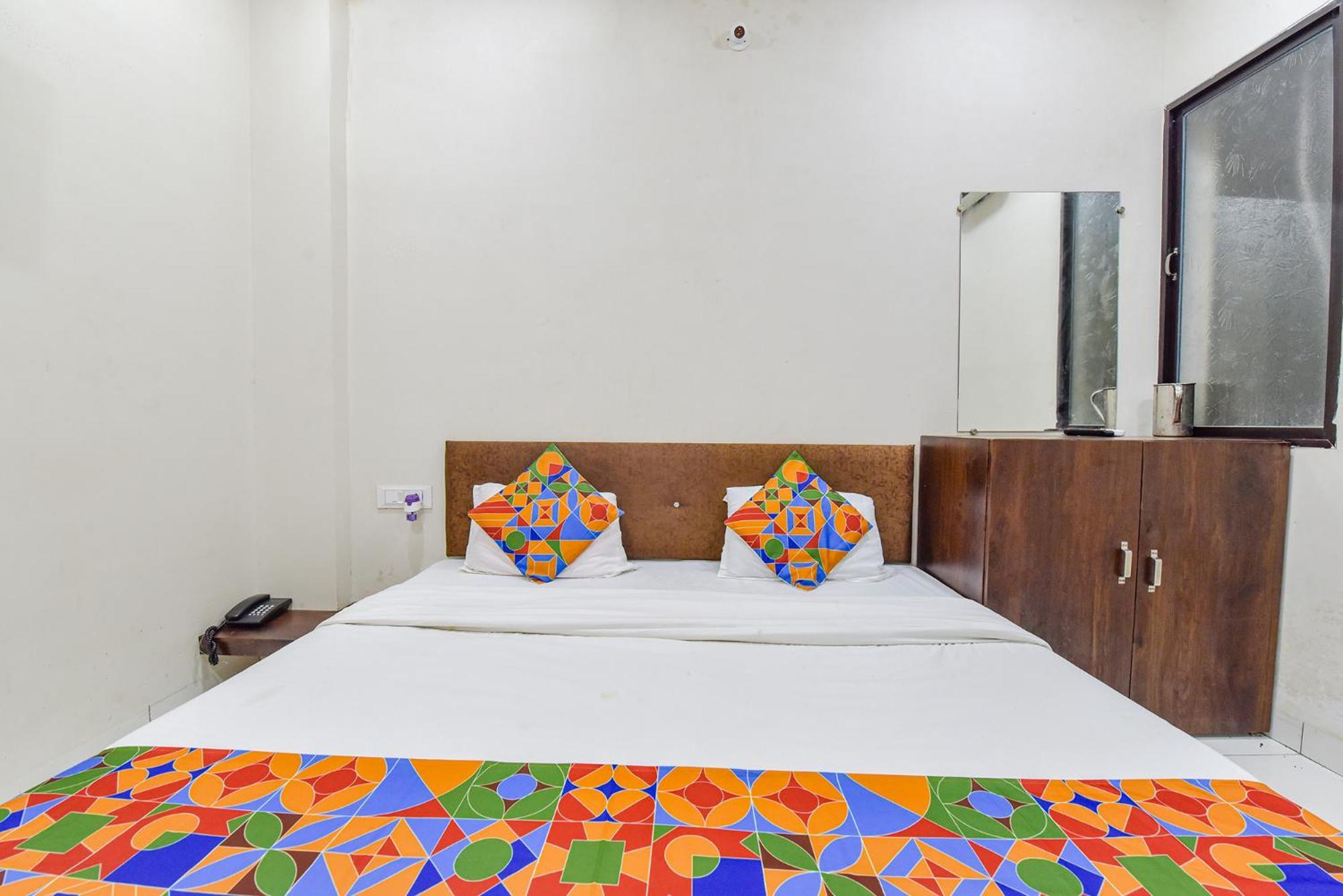 Fabexpress Devani Palace Удджайн Экстерьер фото