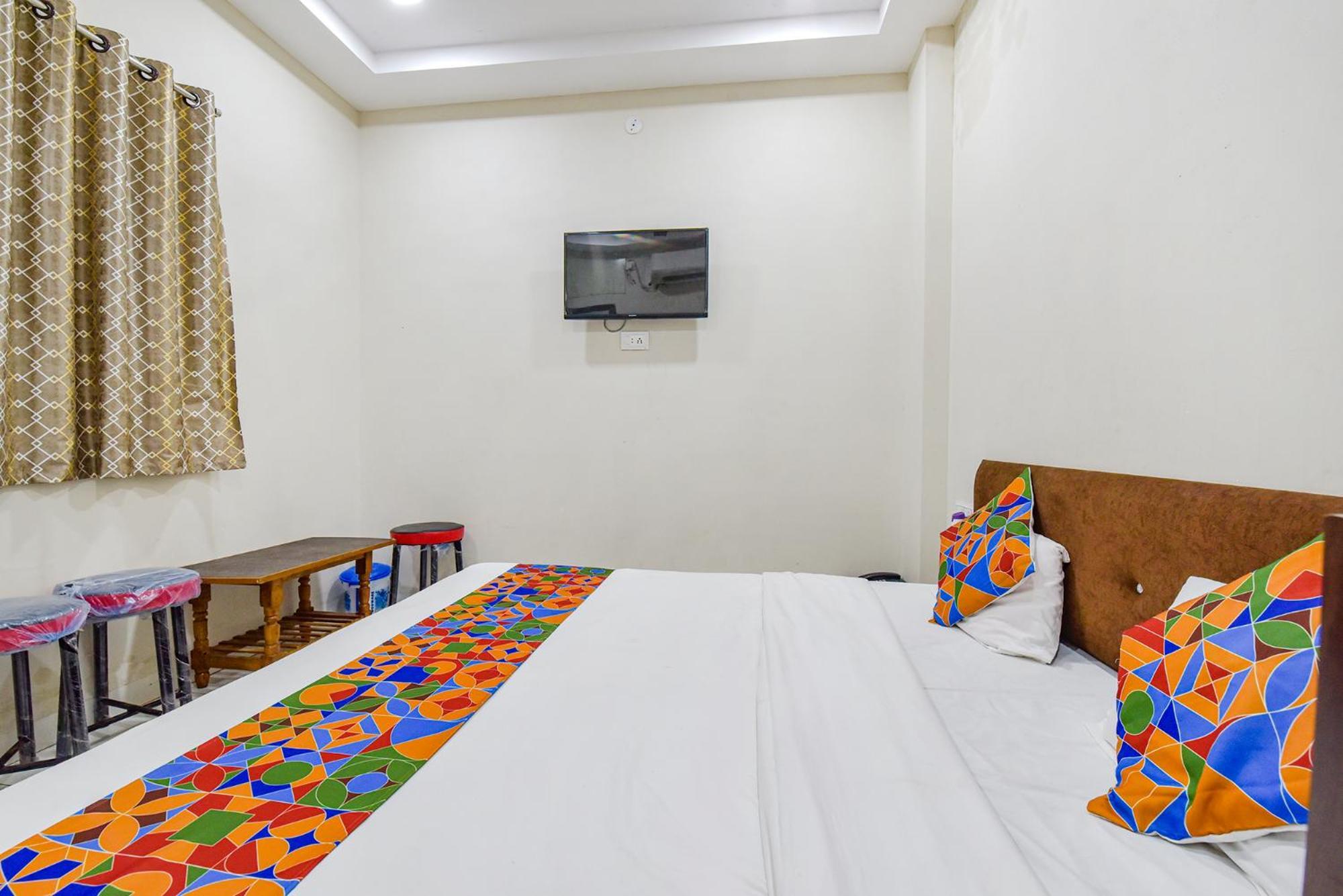 Fabexpress Devani Palace Удджайн Экстерьер фото