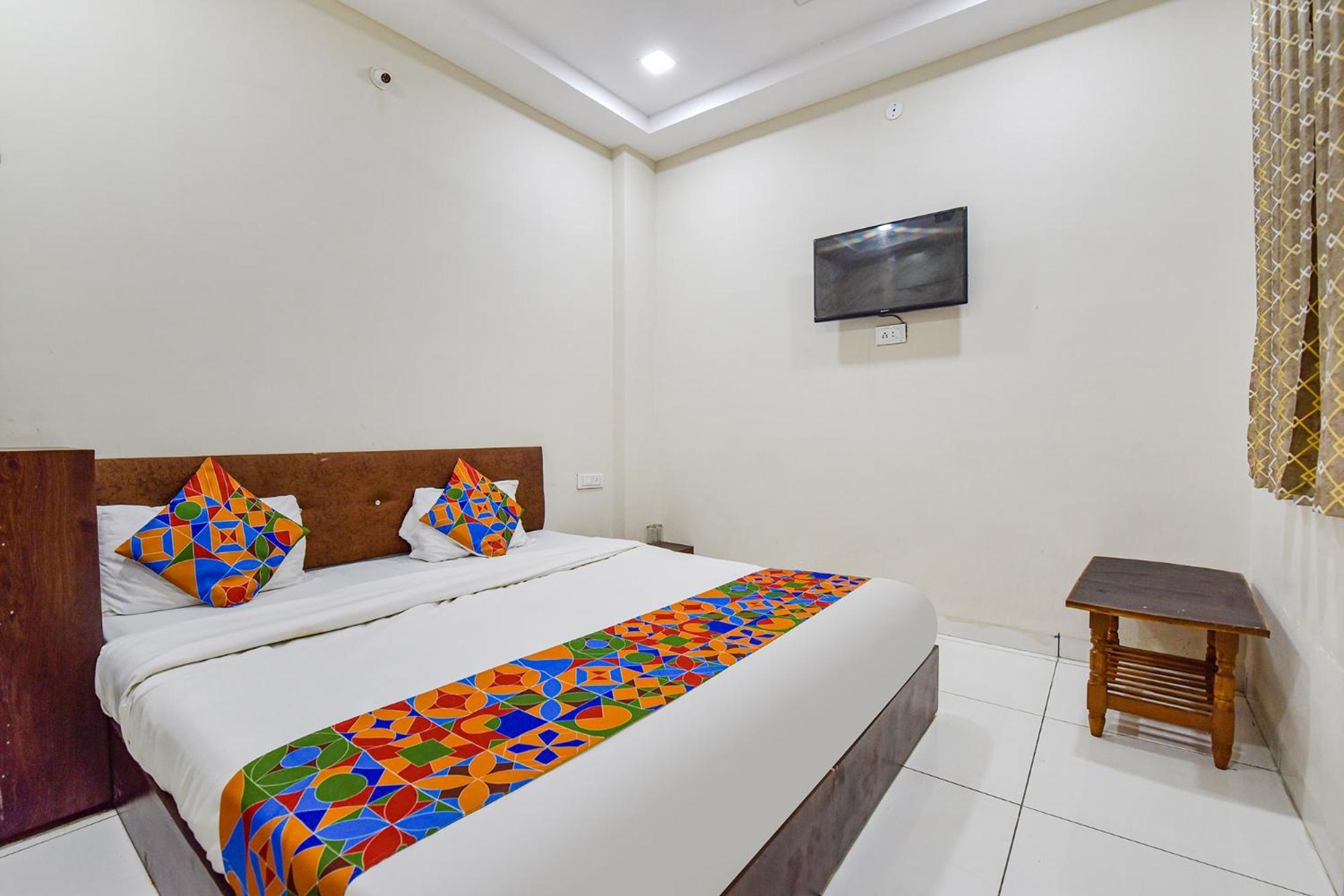 Fabexpress Devani Palace Удджайн Экстерьер фото