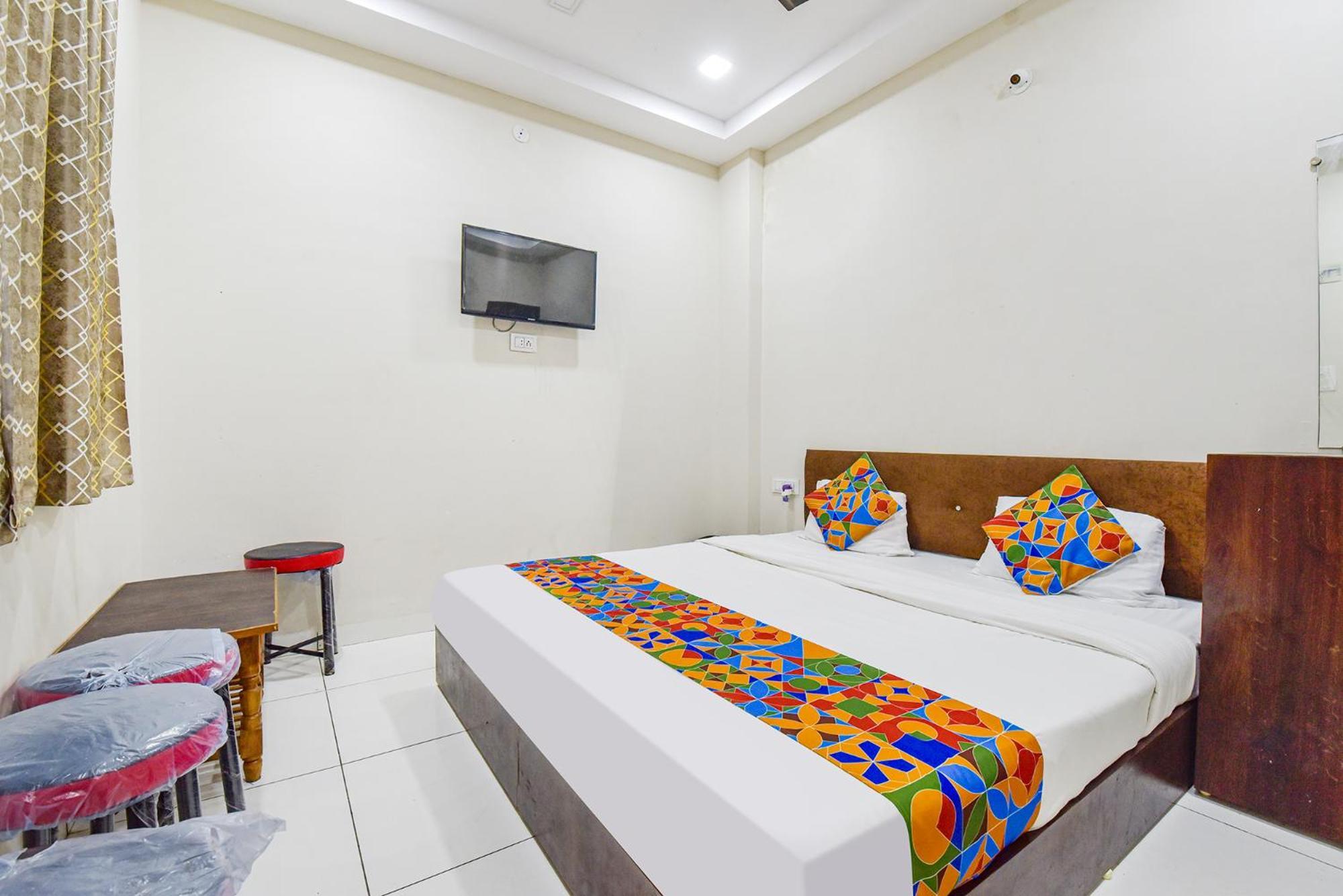Fabexpress Devani Palace Удджайн Экстерьер фото