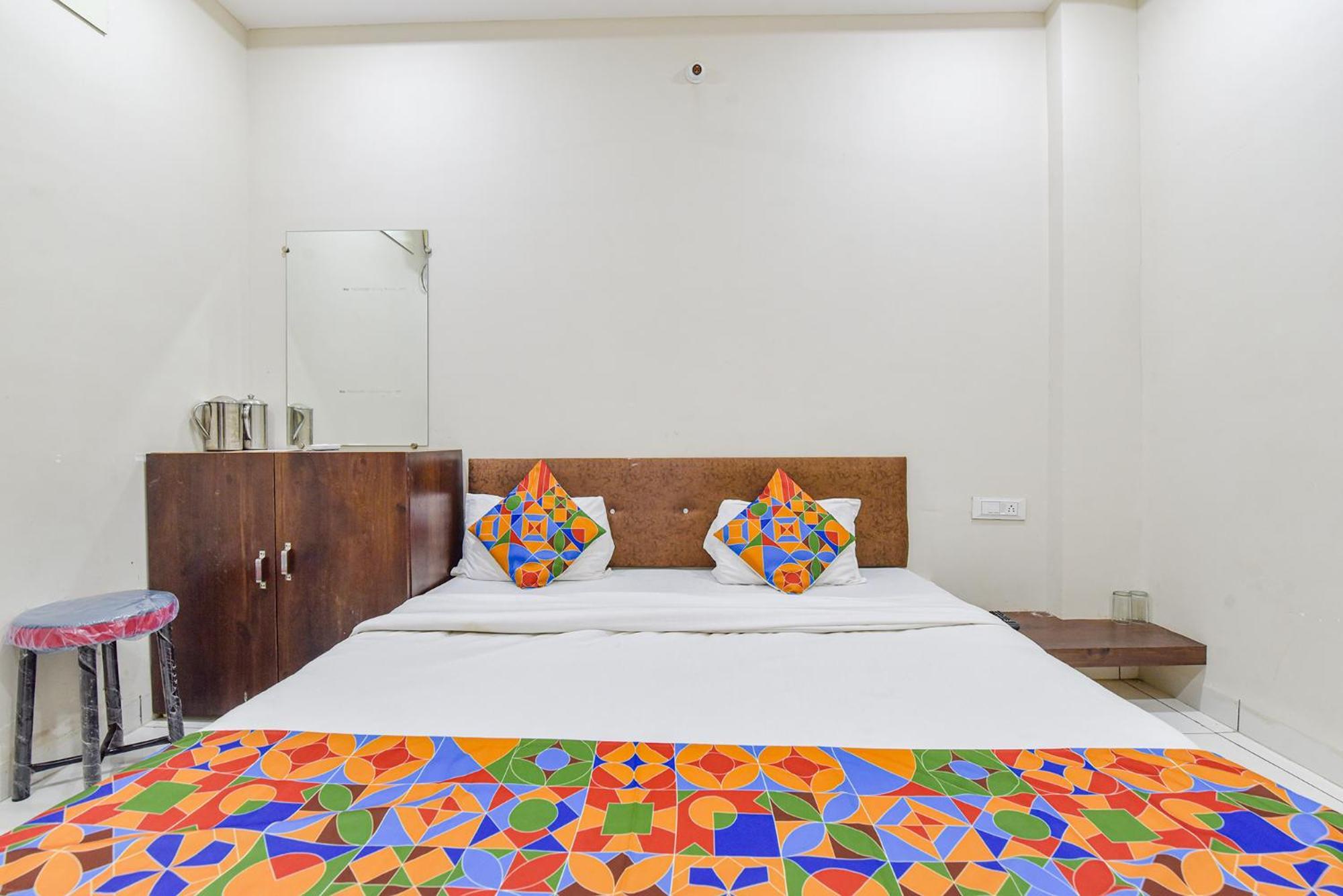 Fabexpress Devani Palace Удджайн Экстерьер фото